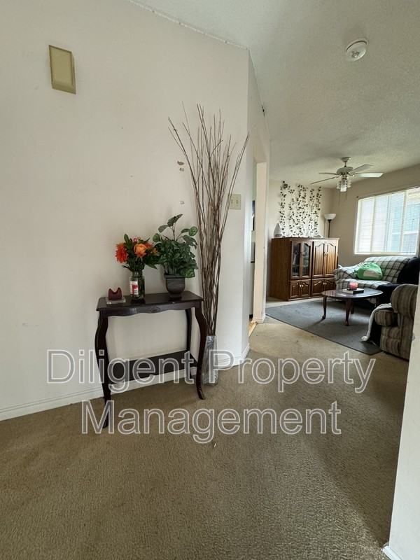 1241 Huntington Cir - Photo 2 of 25