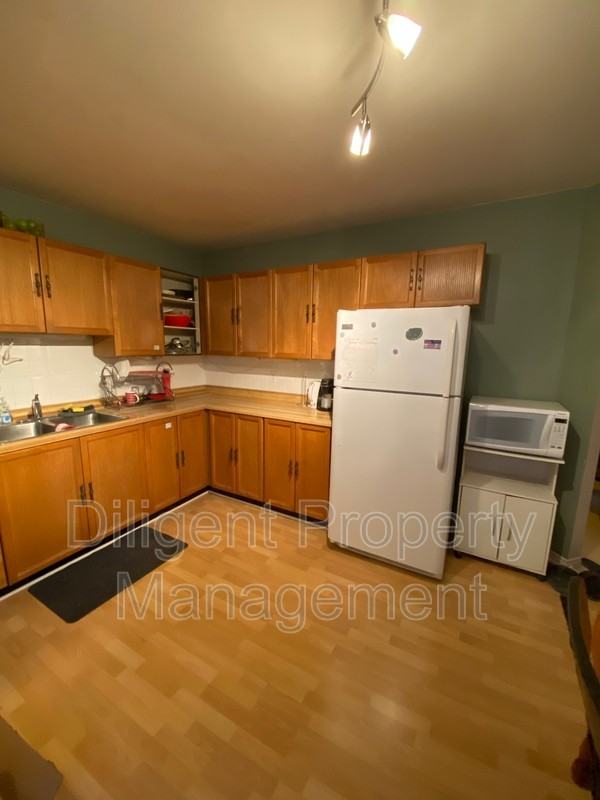 1241 Huntington Cir - Photo 4 of 25