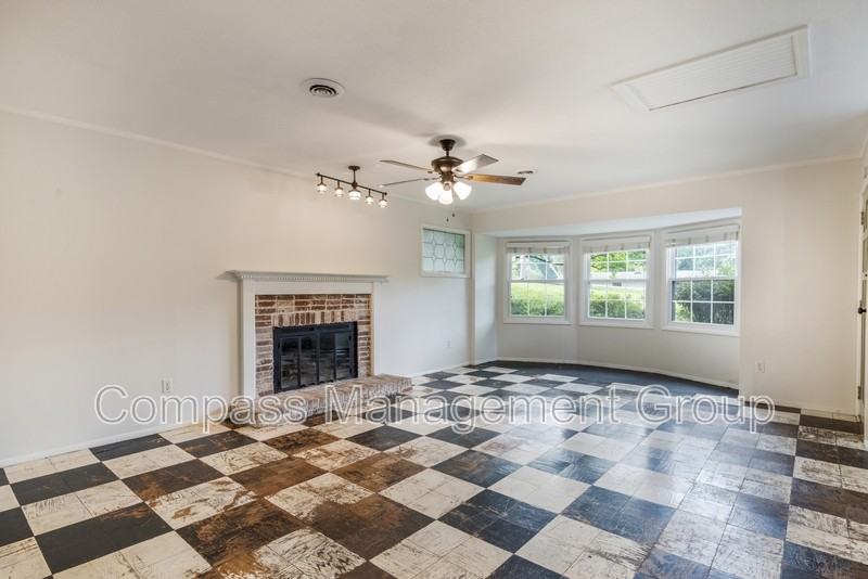 1125 Timbergrove Dr - Photo 4 of 35