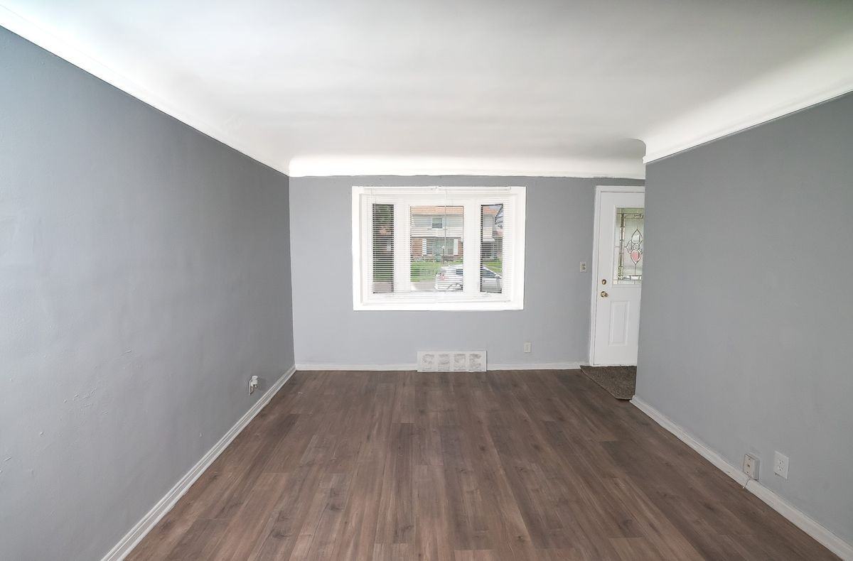 18488 Shields St - Photo 5 of 17