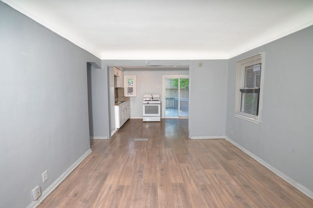 18488 Shields St - Photo 6 of 17