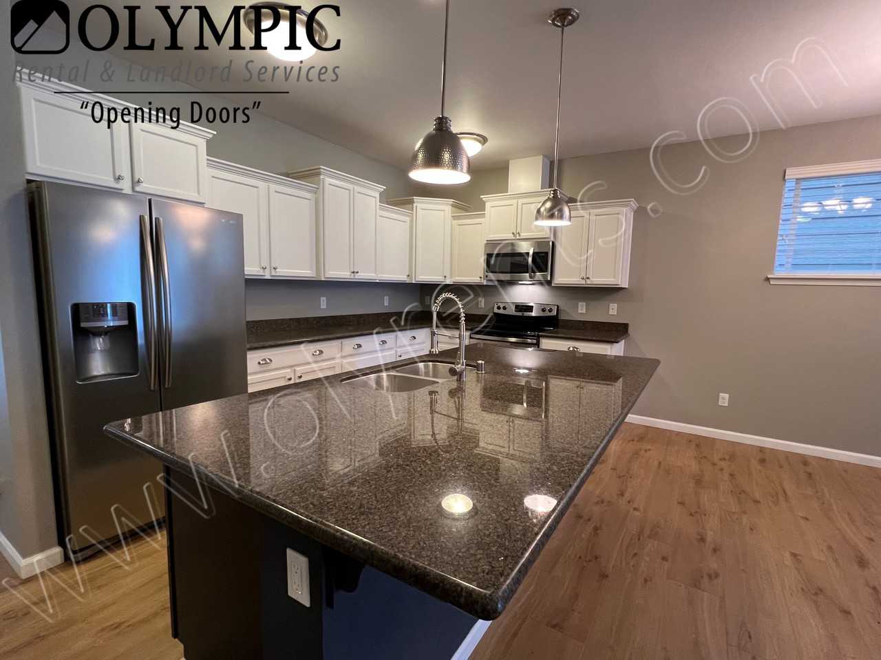 7641 Columbia Way Ne - Photo 4 of 21