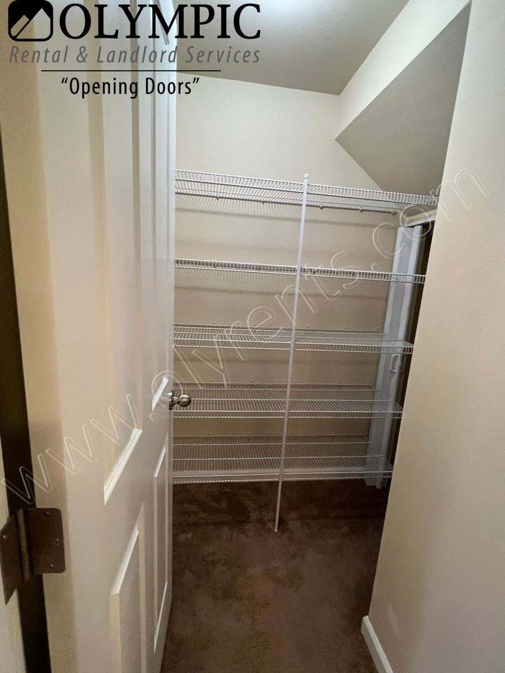 7641 Columbia Way Ne - Photo 6 of 21
