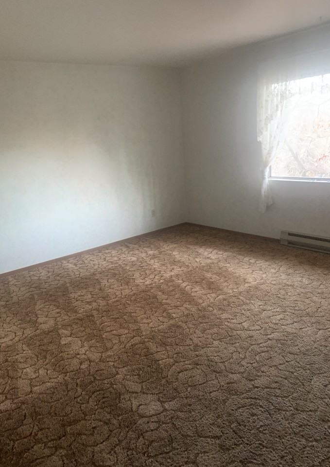 325 Alder St - Photo 4 of 7