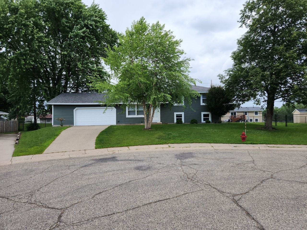 921 Oriole Dr - Photo 2 of 8