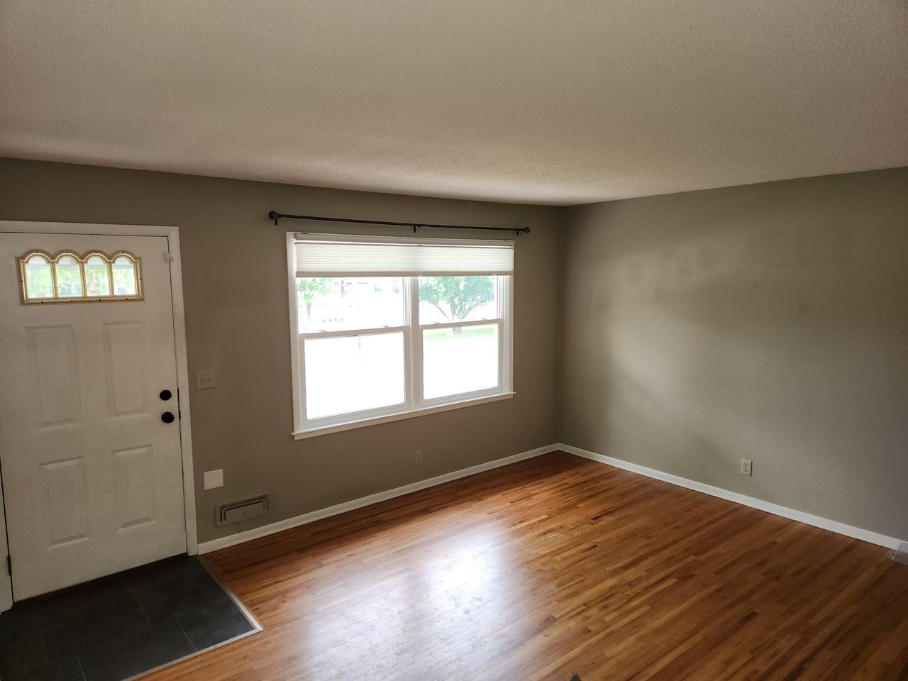 921 Oriole Dr - Photo 5 of 8