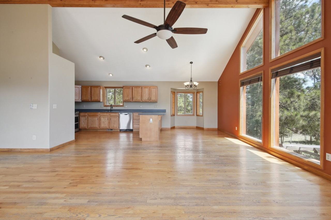 577 Conifer Dr - Photo 3 of 44