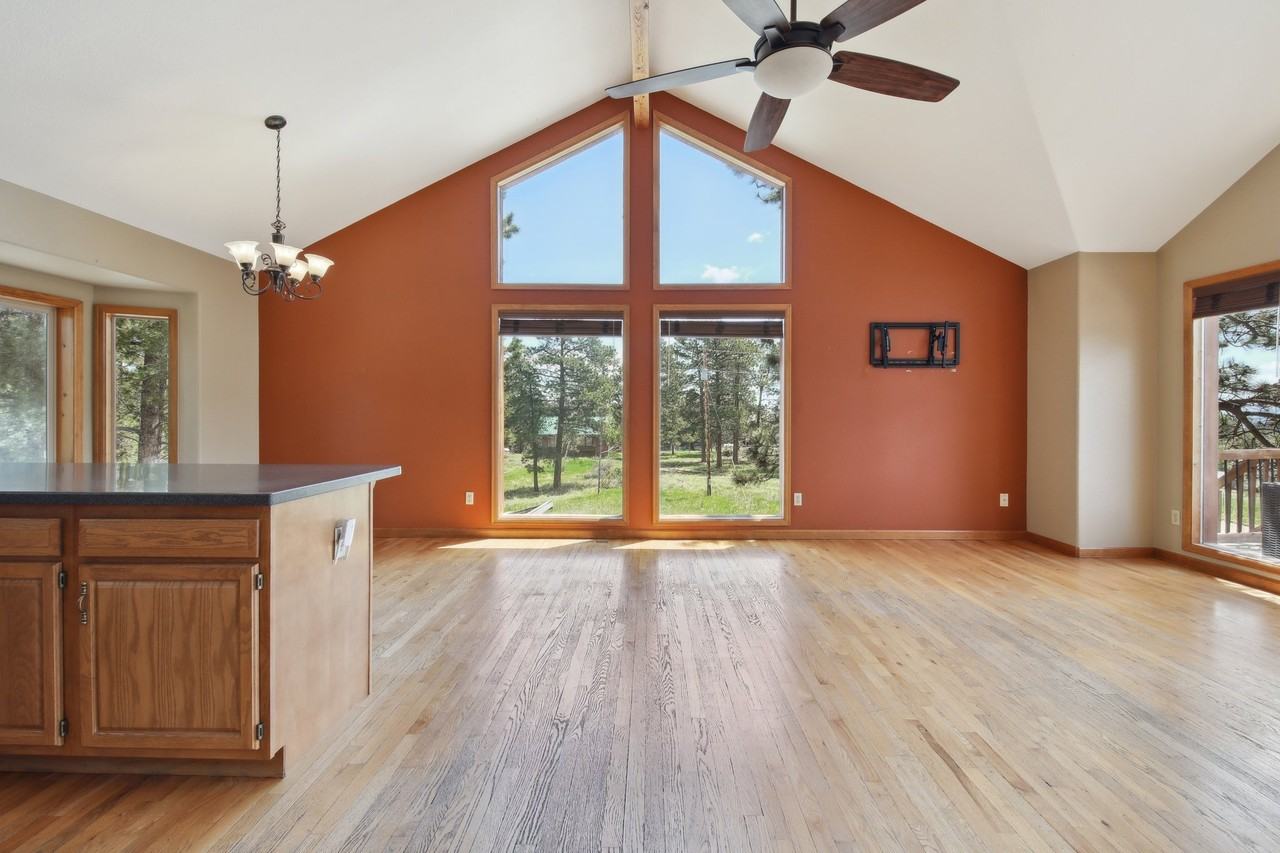 577 Conifer Dr - Photo 5 of 44