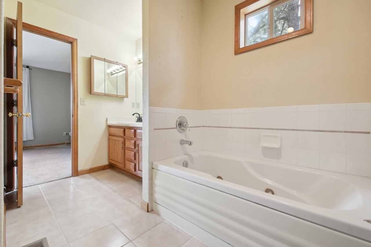 577 Conifer Dr - Photo 7 of 44