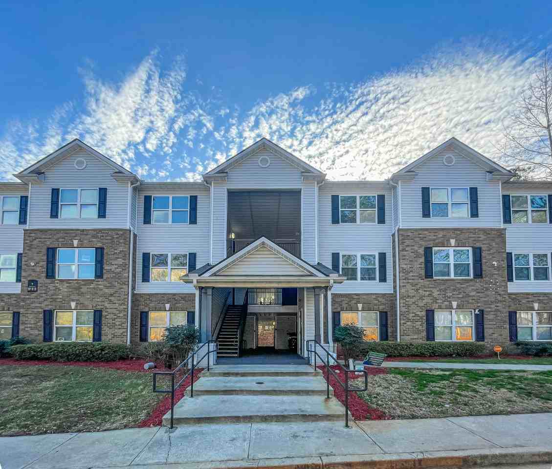 8304 Fairington Village Dr - Photo 2 of 13