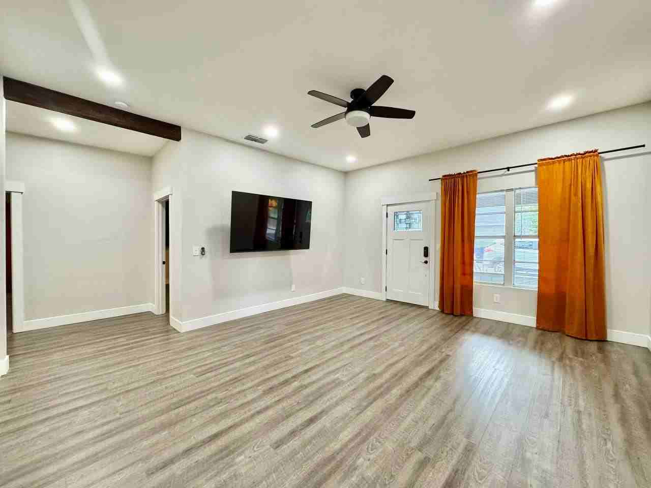 1216 E Chelsea St #A - Photo 2 of 35