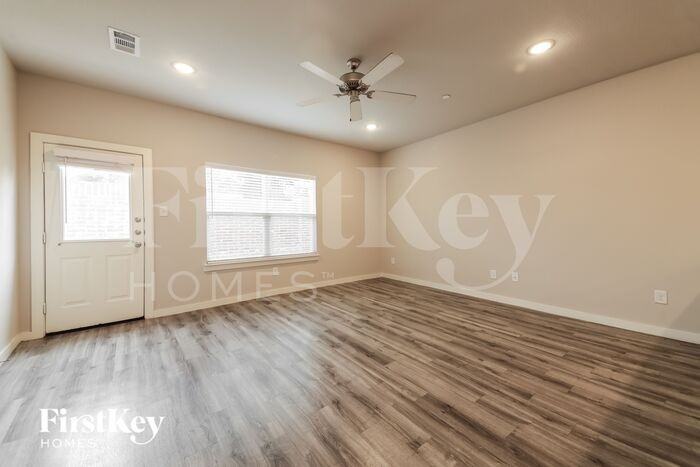 605 Ava Trl - Photo 3 of 16