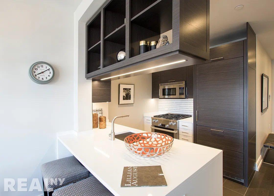 10th Ave #38L - Photo 3 of 7