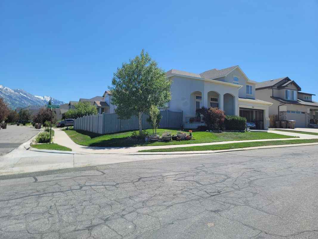 1725 E Longbranch Dr - Photo 3 of 50