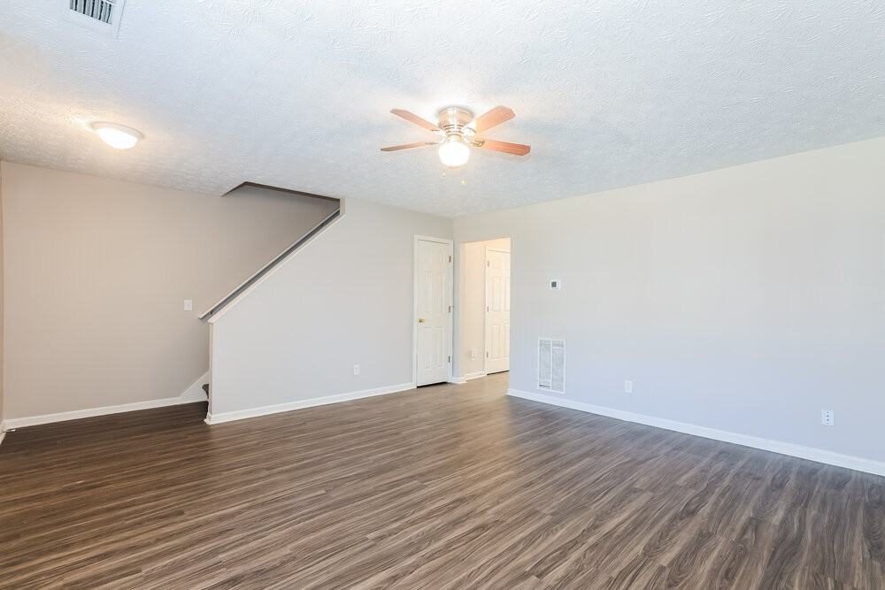 2286 Strathmoor Manor Dr - Photo 5 of 17