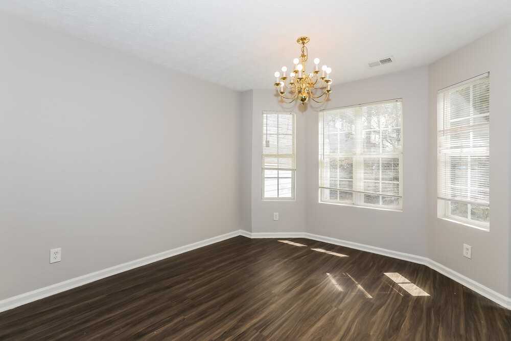 2286 Strathmoor Manor Dr - Photo 6 of 17