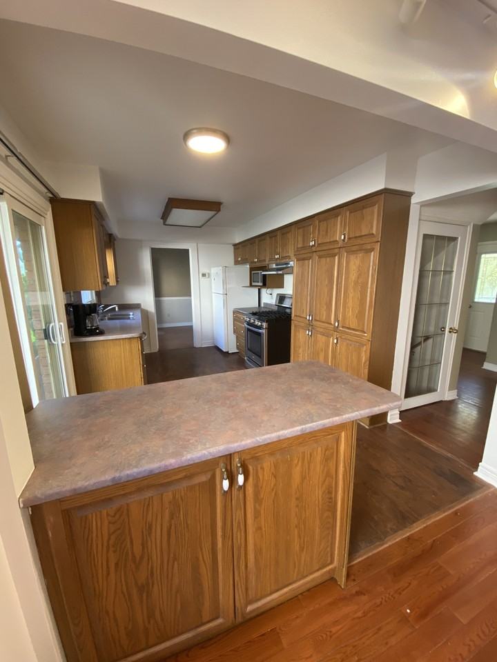 1103 Huntington Cir - Photo 2 of 27