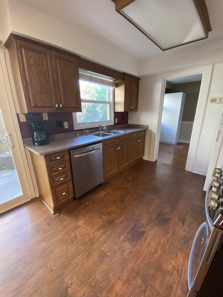 1103 Huntington Cir - Photo 3 of 27