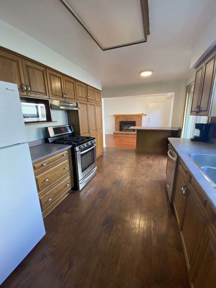 1103 Huntington Cir - Photo 4 of 27