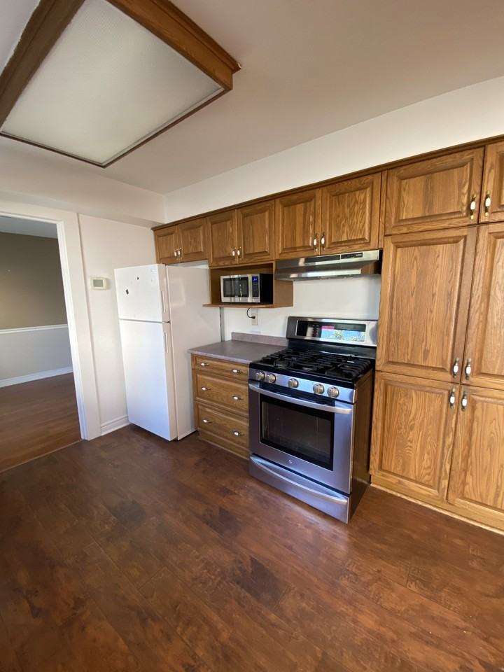 1103 Huntington Cir - Photo 5 of 27