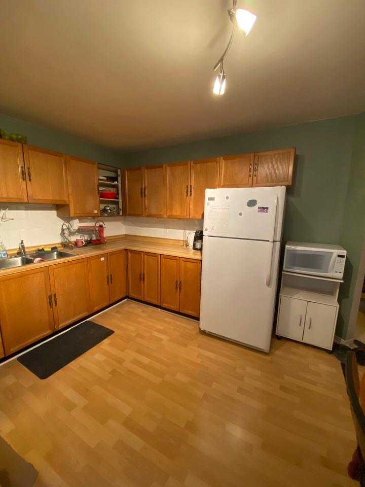 1241 Huntington Cir - Photo 4 of 25