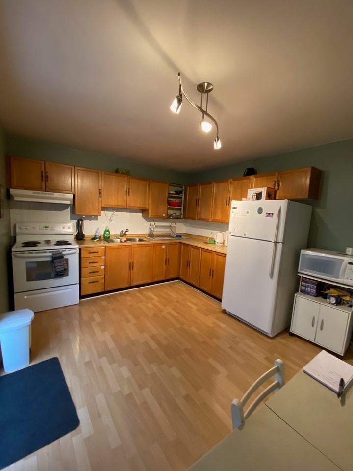 1241 Huntington Cir - Photo 5 of 25