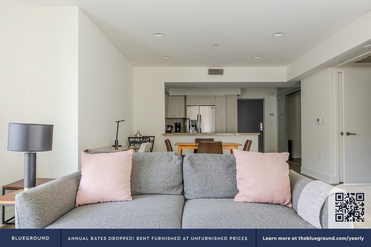 10473 Santa Monica Boulevard - Photo 3 of 21