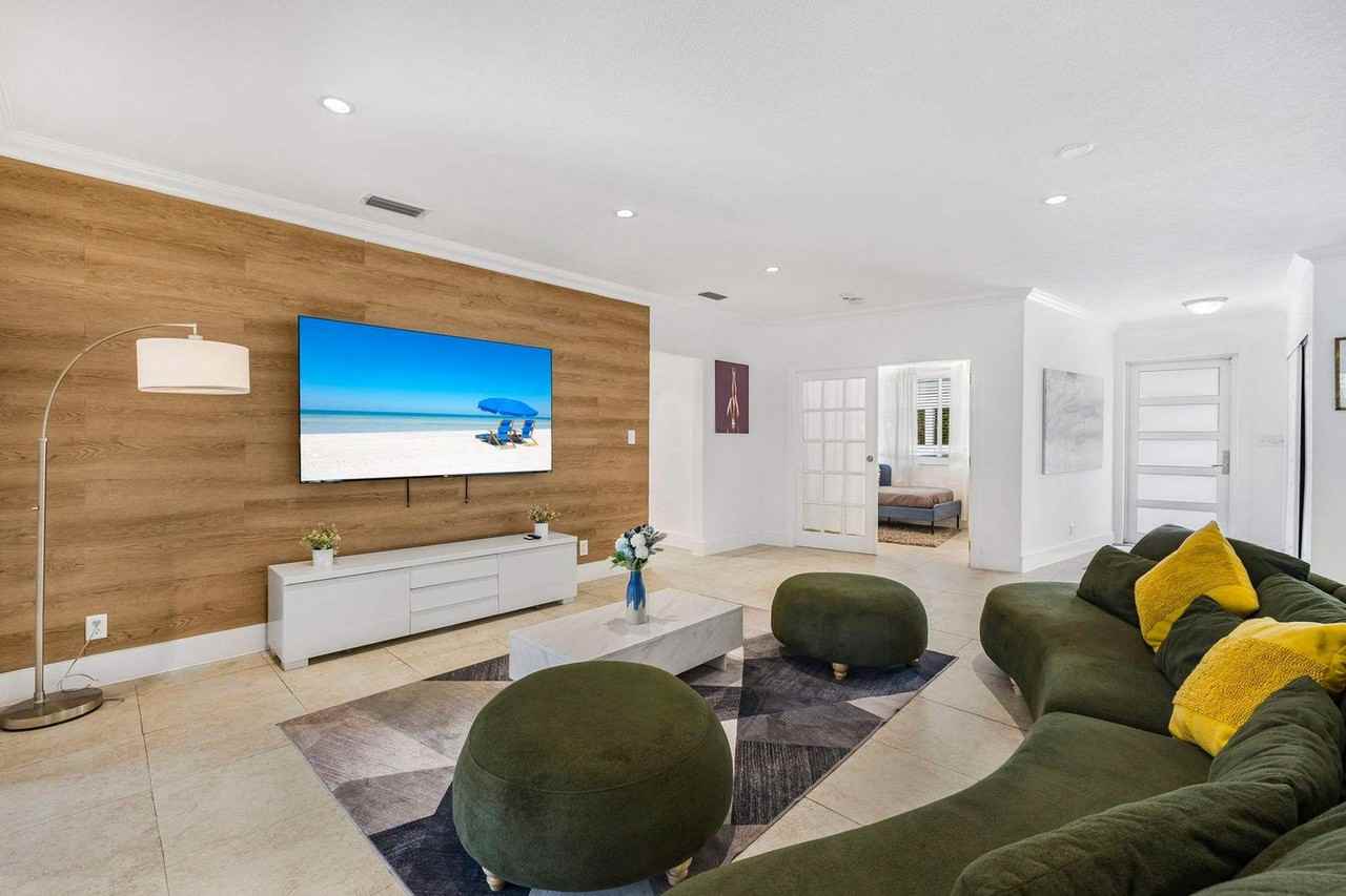 11121 Griffing Boulevard #1022288P - Photo 4 of 47