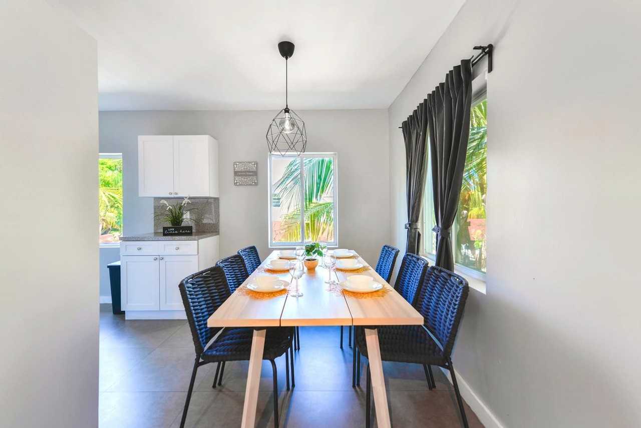 437 Northeast 69th Street - Photo 3 of 28