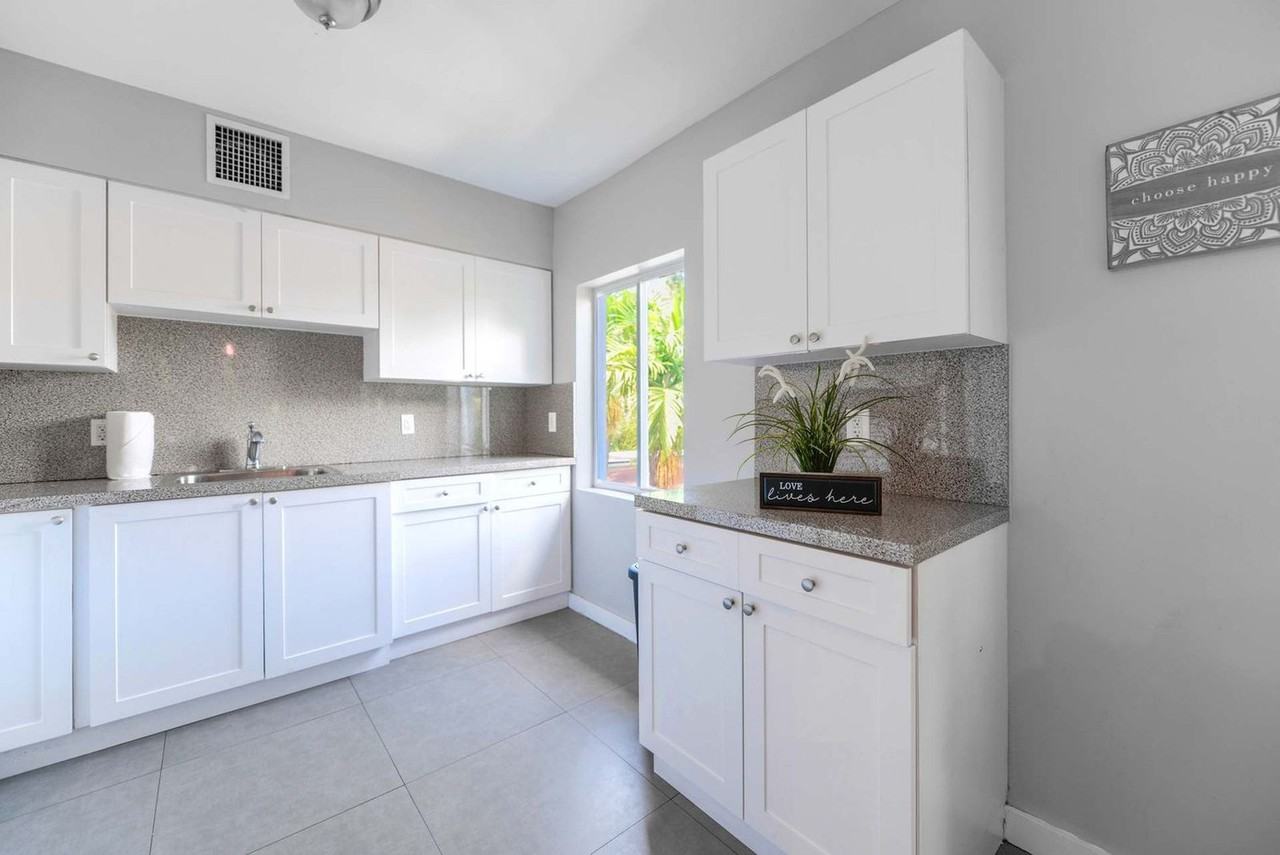 437 Northeast 69th Street - Photo 4 of 28