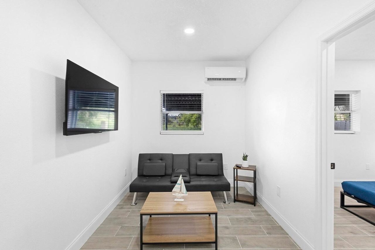 1882 Lake St #1094219P - Photo 2 of 17