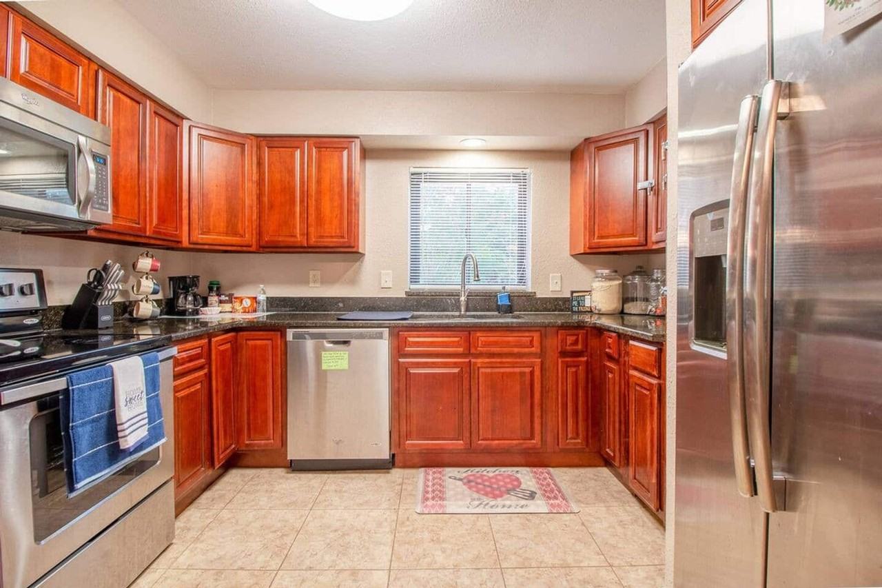 1330 Catalpa Ln #1094221P - Photo 3 of 20