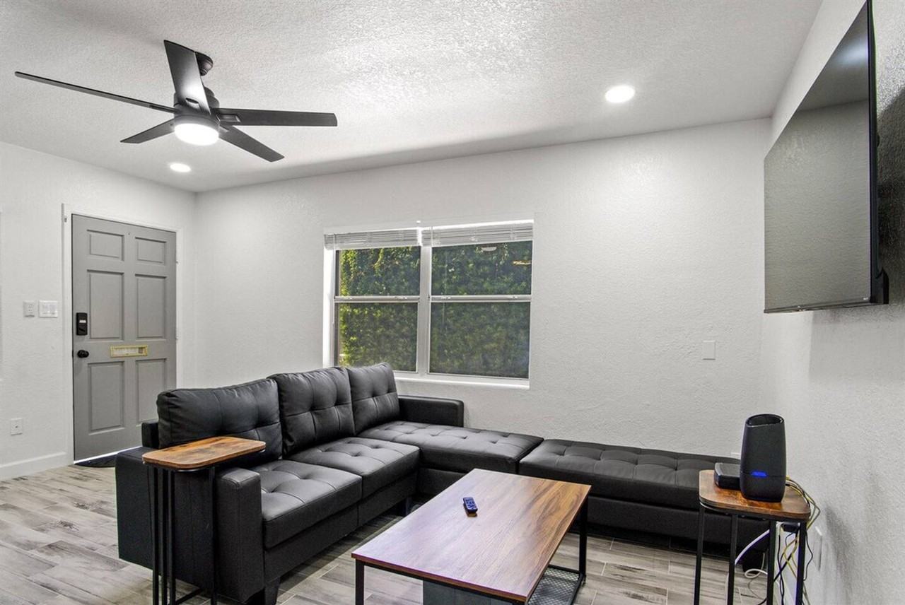 1422 Dauphin Ln #1094223P - Photo 3 of 22