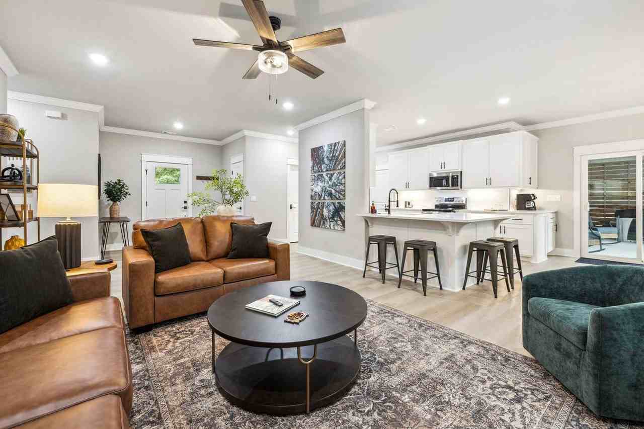 10 Granshire Dr #1237423P - Photo 3 of 28