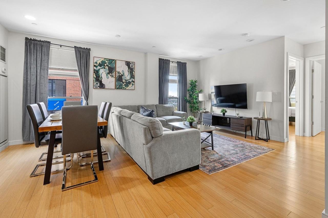 601 Albany St #1240336P - Photo 2 of 28