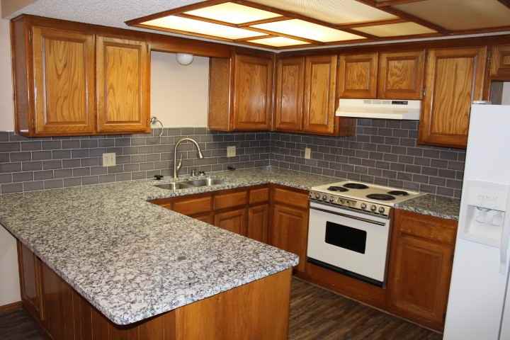 13907 Fairhill Avenue - Photo 3 of 17