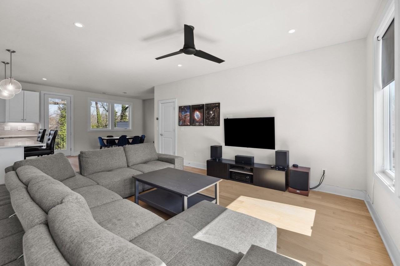 1553 Pinecrest Ave #1 - Photo 3 of 43