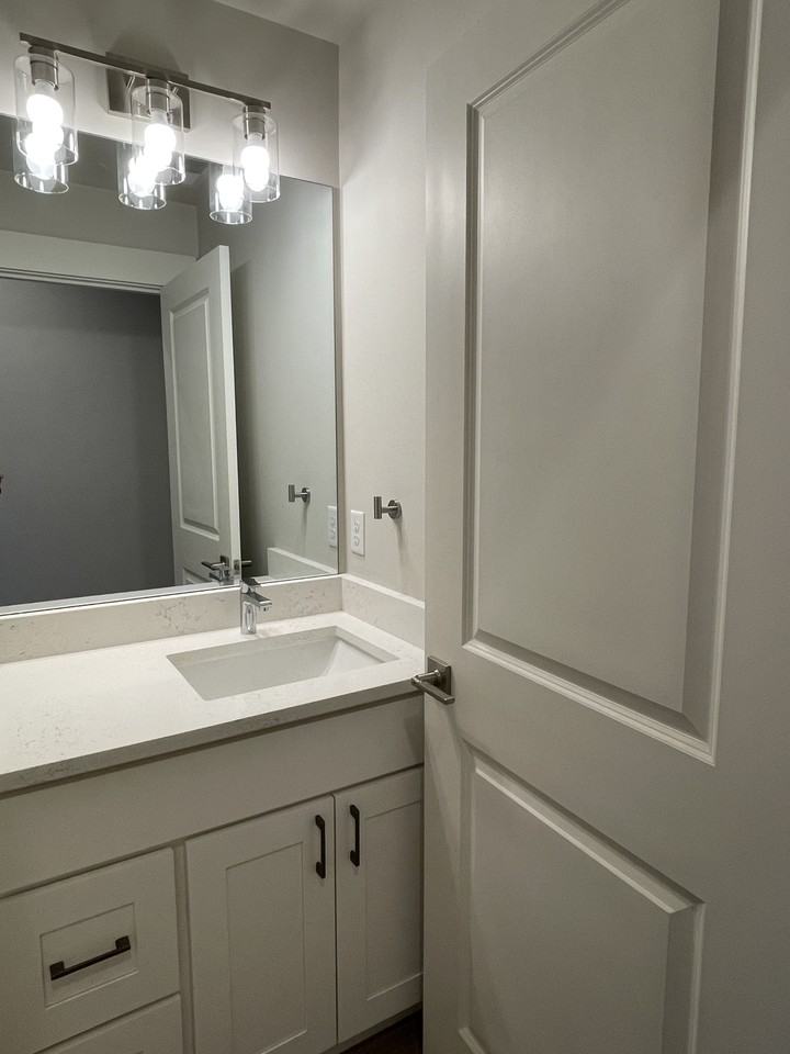 1030 finch ln #B4 - Photo 4 of 40