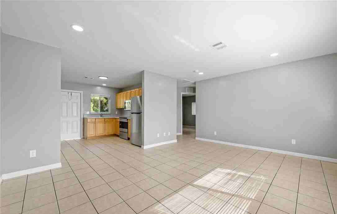 111 Gordon Ave S - Photo 2 of 7