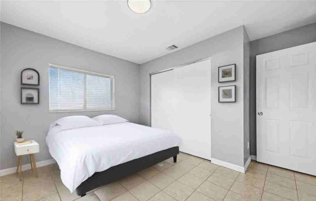 111 Gordon Ave S - Photo 5 of 7