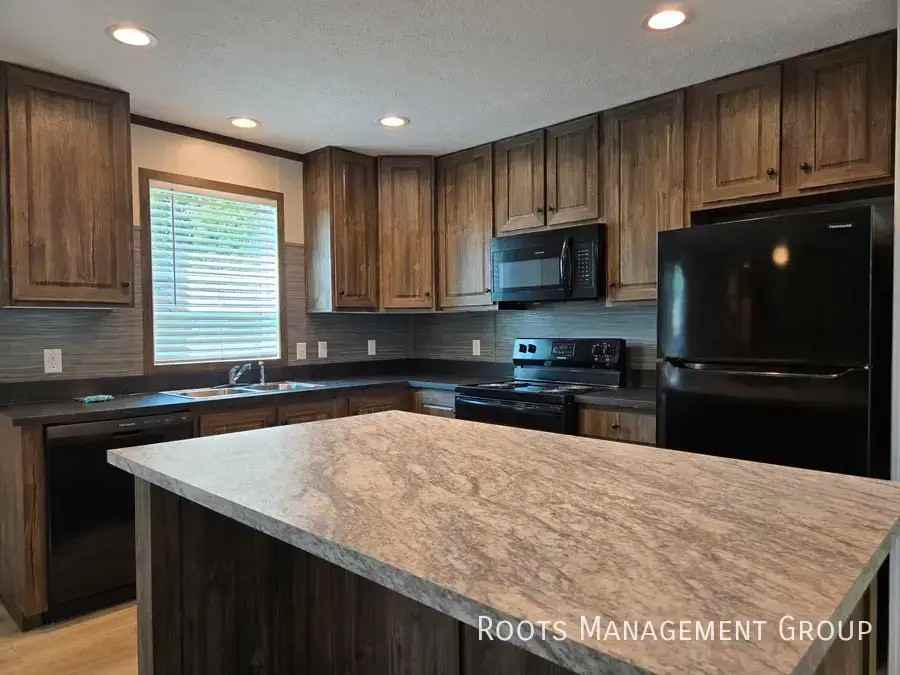 225 Robin Dr #225 - Photo 2 of 14