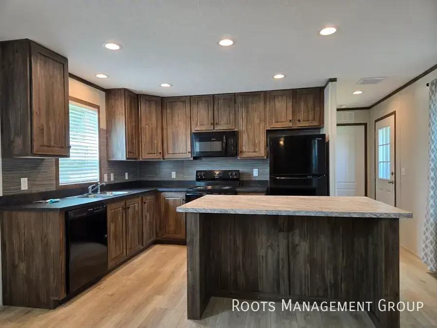 225 Robin Dr #225 - Photo 3 of 14