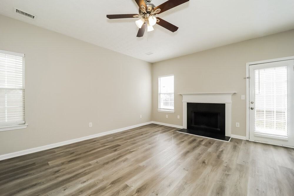 1550 Leonard Street - Photo 4 of 17