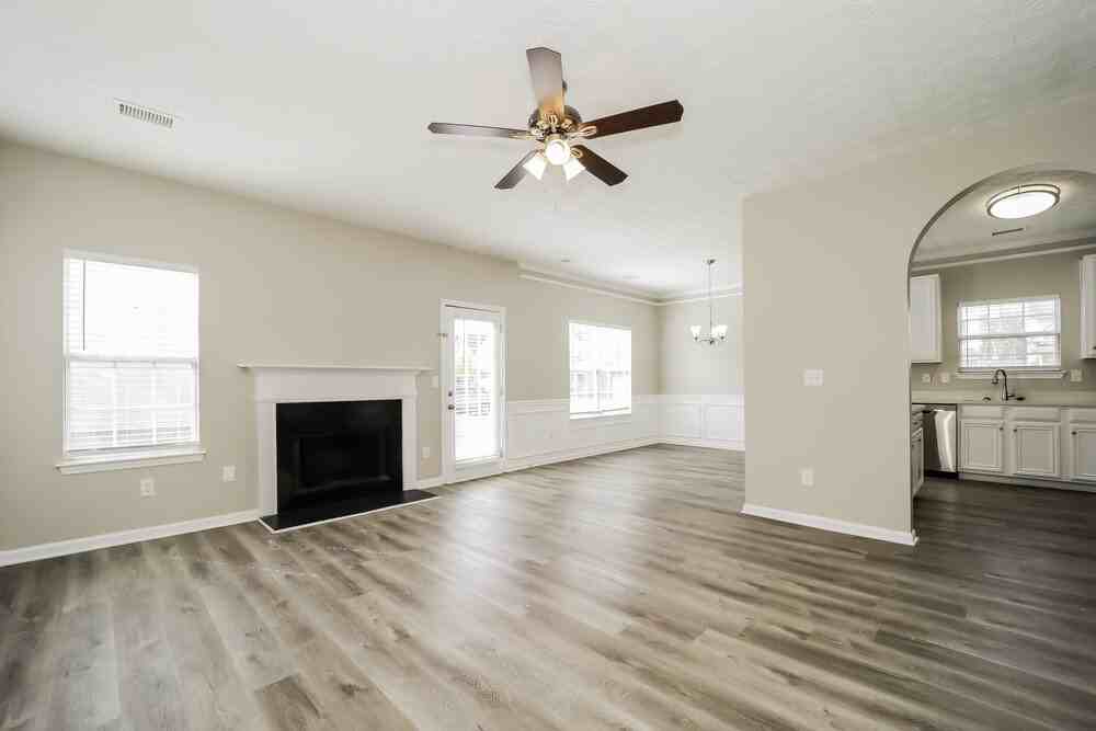 1550 Leonard Street - Photo 5 of 17