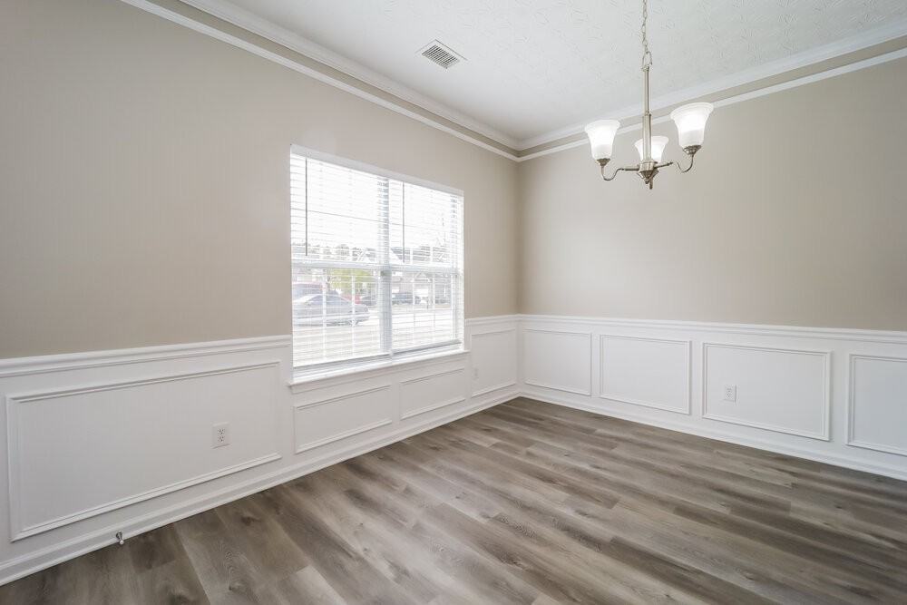 1550 Leonard Street - Photo 6 of 17