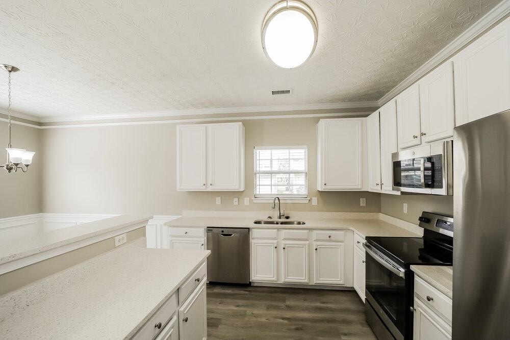 1550 Leonard Street - Photo 7 of 17