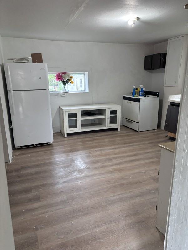 205 N Hendren Ave - Photo 4 of 18