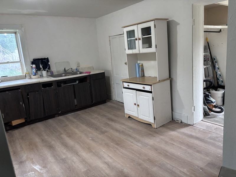 205 N Hendren Ave - Photo 3 of 18