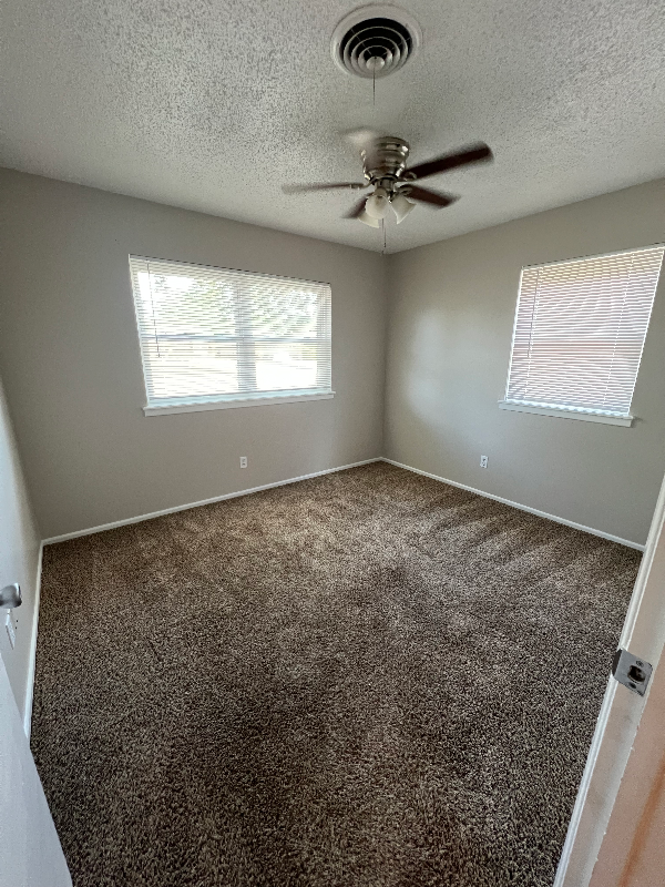 5413 45th St - Photo 5 of 7