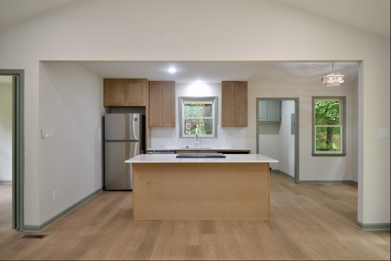 421 Danielle Dr - Photo 3 of 15